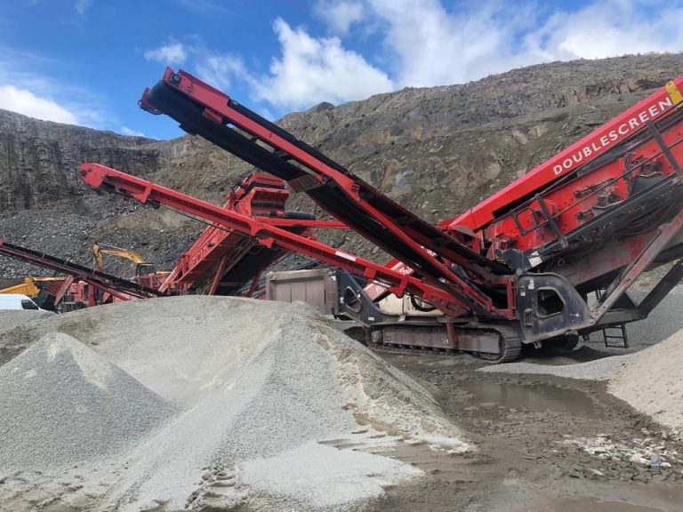 Sandvik QA451 Tracked 3 Deck Screen USC Equipment